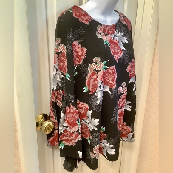 Like New Bobeau Floral Print Bohemian Cottage Core Bell Sleeve Flowy Top - M - Picture 2 of 9